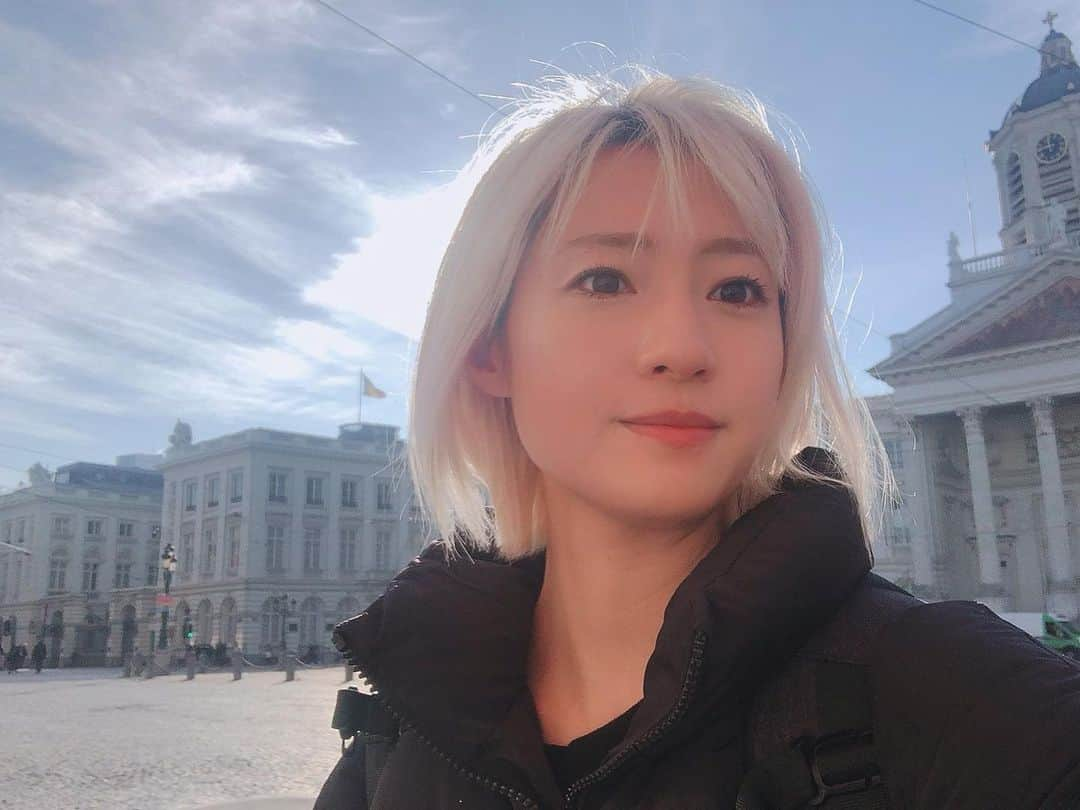 伊東楓さんのインスタグラム写真 - (伊東楓Instagram)「Bruxelles🇧🇪 旅行記。 小さな、クラシックな、芸術の街。オランダの帰り道に寄りました。#ベルギー#ブリュッセル  さて ゲリラインスタライブでしたが 皆さんと久しぶりに話せて 楽しかった休日。 なんだか、頑張れそうです。Dankeschön 🎉  一難去って、また一難。 人生はこの繰り返しだけど、苦しんだ分だけきっと良いことがあると信じよう🔥🔥 真面目すぎると息苦しくなるから時々思いっきりバカになって楽しんでみたい！  #belgien #België #ベルギー　#Bruxelles #Bruxelles #worldheritage  #一人旅 #travel」11月28日 8時03分 - kaede_ito004