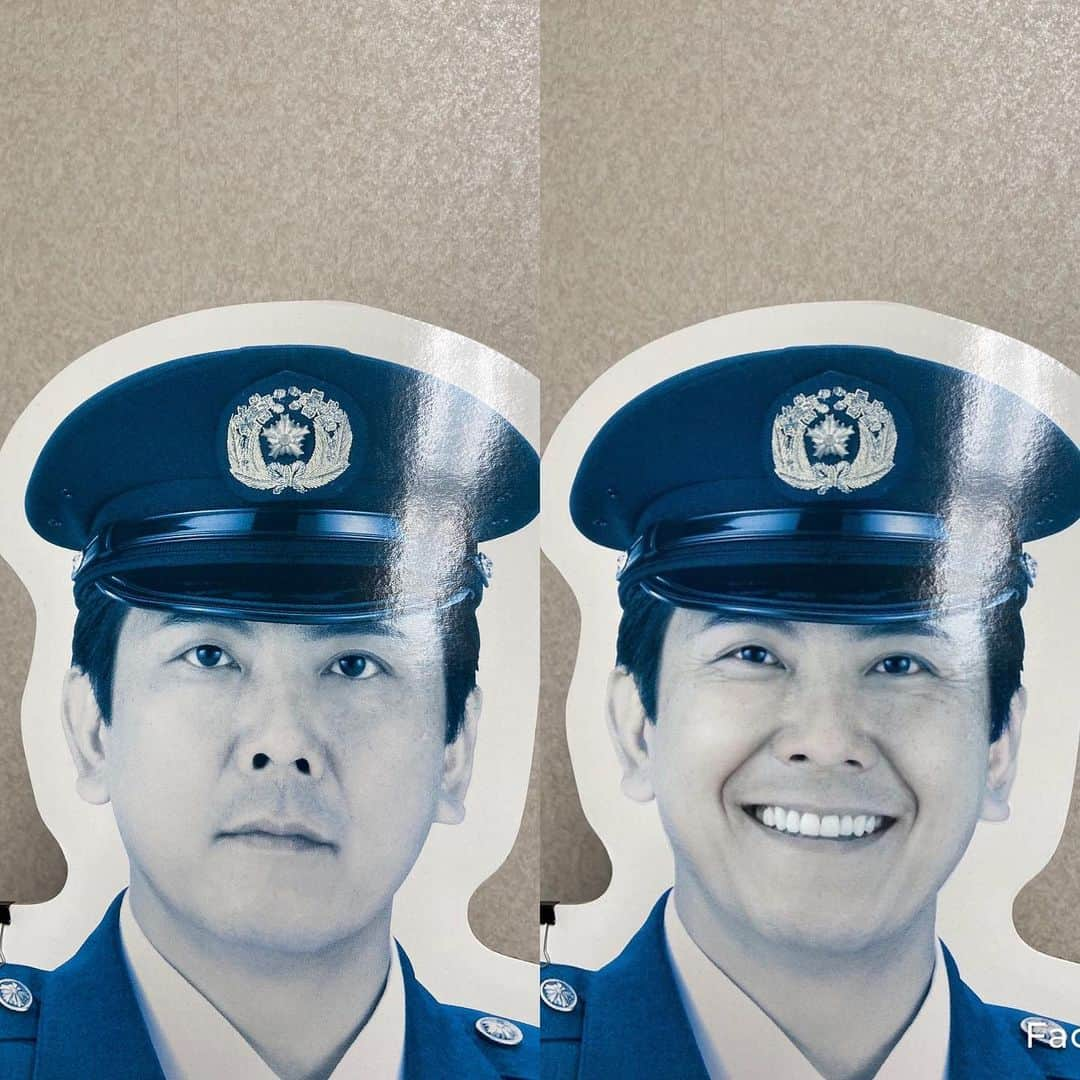 KEN KAGAMIさんのインスタグラム写真 - (KEN KAGAMIInstagram)「ATM前に良く置いてある警察官の等身大パネルを笑顔にしてみました。」11月28日 8時28分 - kenkagami