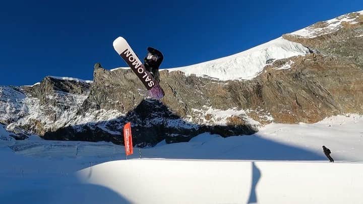 松本遥奈のインスタグラム：「Training in Switzerland and Austria. Thank you!! スイスとオーストリアでのトレーニングが終わり、次はアメリカ🇺🇸 #salomonsnowboardsjapan #roxy #roxyjapan #oakleyjapan #oakleysnowboarding  #snowboarding」