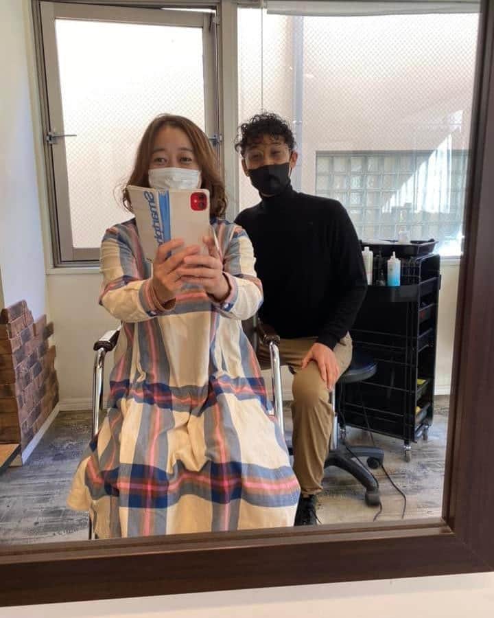 八幡カオルのインスタグラム：「美容院へ行ってきたのよね〜💇‍♀️ とってもエレガントでキュートになったのよ〜💇‍♀️ 嬉しいからUPしちゃうわよ〜💇‍♀️  #新しい自分 #エレガントでキュート #エレキュー✨ #広尾 #avail」