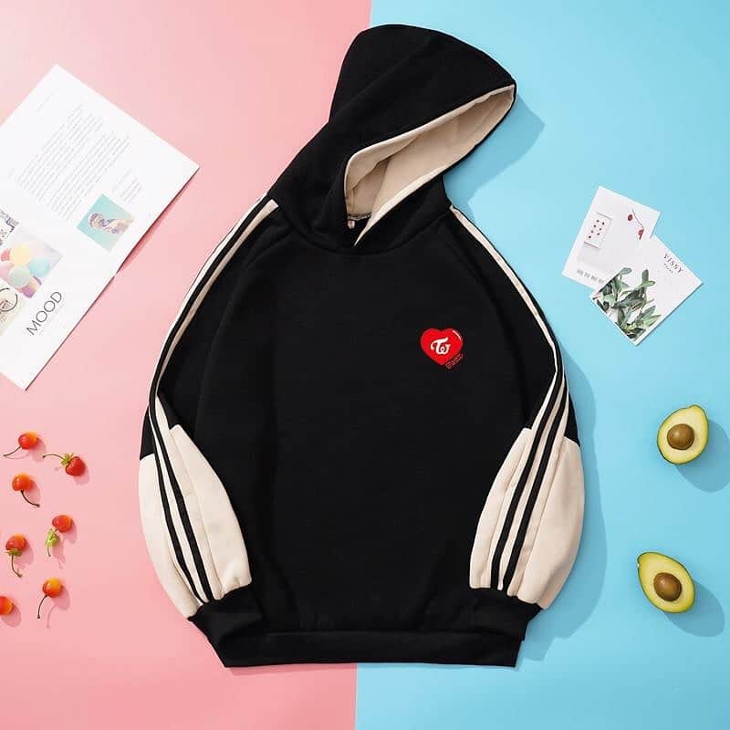 ナヨンさんのインスタグラム写真 - (ナヨンInstagram)「ONE DAY SALE🎉💋 😍 Upgrade your TWICE MERCH collection now! www.kpopersify.com 🛍 🌈 TAG your friends to buy you 🙆🏻‍♀️ ✨ Get Yours NOW At The Link In My Bio ☝🏼 🌍 Worldwide FREE Delivery ✔️ Use code ‘NOV21’ to get discount 10% off ✨Follow @kpopersify for more TWICE deals! 🙊  ‼️ LIMITED STOCK ‼️」11月28日 11時35分 - twicenayeon