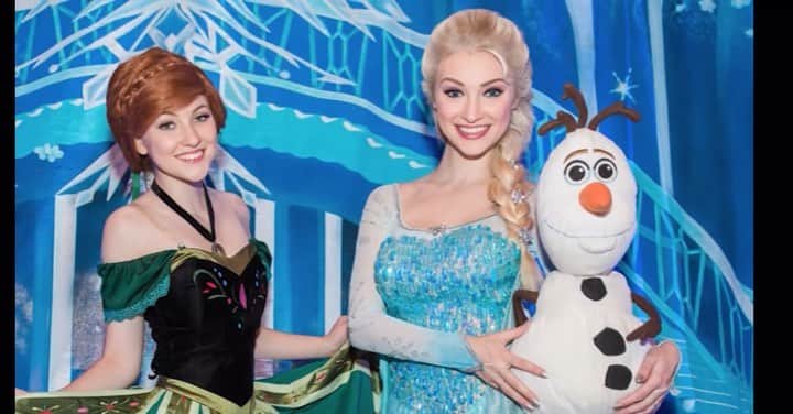 アンナ・フェイスのインスタグラム：「8 years ago today.. The movie #frozen came out and changed our lives forever.」