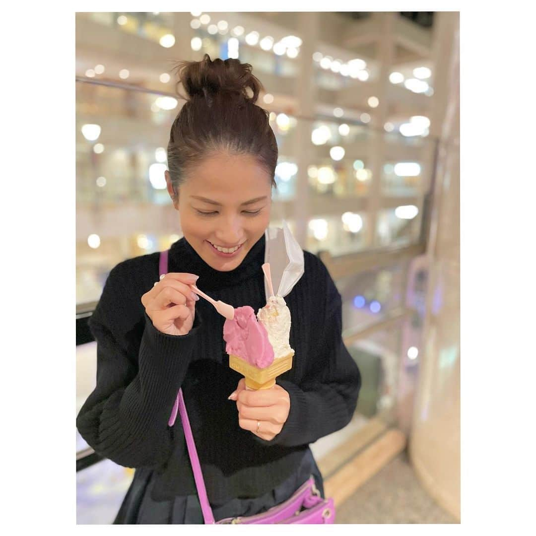 永島優美さんのインスタグラム写真 - (永島優美Instagram)「* 寒い寒いと言いながら 年中食べてしまうアイス🍦  この日は珍しい味をチョイスしました🍰🍷 美味しかったぁ🤤💕  #ショートケーキ #ボジョレヌーボー」11月28日 13時16分 - yuumi_nagashima