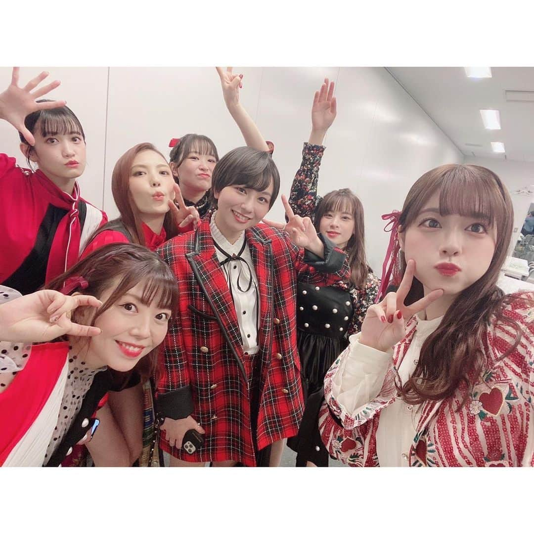 田野アサミさんのインスタグラム写真 - (田野アサミInstagram)「📙📷🎤❤️  『AMUSE VOICE ACTORS CHANNEL FES 2021』  ありがとうございました❤️ LINE CUBE SHIBUYA（渋谷公会堂） にて初のLIVEイベント🎤 朗読、幼少期の写真エピソード、歌唱 全てに詰め込んだ想い届いたかな？ ⁡ 牧野由依氏と『ライオン』の歌唱 初めてこの楽曲に触れさせてもらい 初めてゆいちゃんとデュエット 心の底から湧き上がる嬉しさが溢れ この楽曲が沢山の方に愛されているのをしっかりと感じ歌唱させてもらいました。 〝君を愛してる〜♪〟の時めっちゃゆいちゃん見たからね😏 ちなみにゆいちゃんがメス🦁私がオス🦁です♡笑 ⁡ テーマソング『FINE! FINE!』🎤リリースお楽しみに❤️ 振付師Q-TAROさんもサポートしてくれました！Qさーんありがとう👓 ⁡ 衣装の腰に付いたスカーフはstylistサムさんが付けてくれたんだけど、、 🌞太陽がいっぱいでした✨！！（あえてなの？笑） しかも星座も。すごい。最高。 ⁡ 日向と私....2人が横に並ぶと#手品師 みたいでした。  写真盛り沢山に載せましたswipeして確認してみてね🤍❤️😶‍🌫️ ⁡ #アミュボFes#アミュボch #田野アサミ#asamitano #礒部花凜#小泉萌香#佐藤日向#富田美憂#船戸ゆり絵 #前田佳織里#牧野由依#ゴーリキー  ポケモンの真似で写真撮るの忘れた 朗読劇の脚本家#森ハヤシ 氏会場にいたんだよ！💚😏  ※写真撮る時だけマスク外してます I take off the mask only when taking a picture🤍.」11月28日 13時16分 - tano_asami