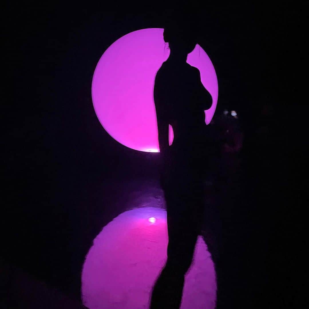 伊藤しほ乃のインスタグラム：「🟣影  #sauna #teamlab」