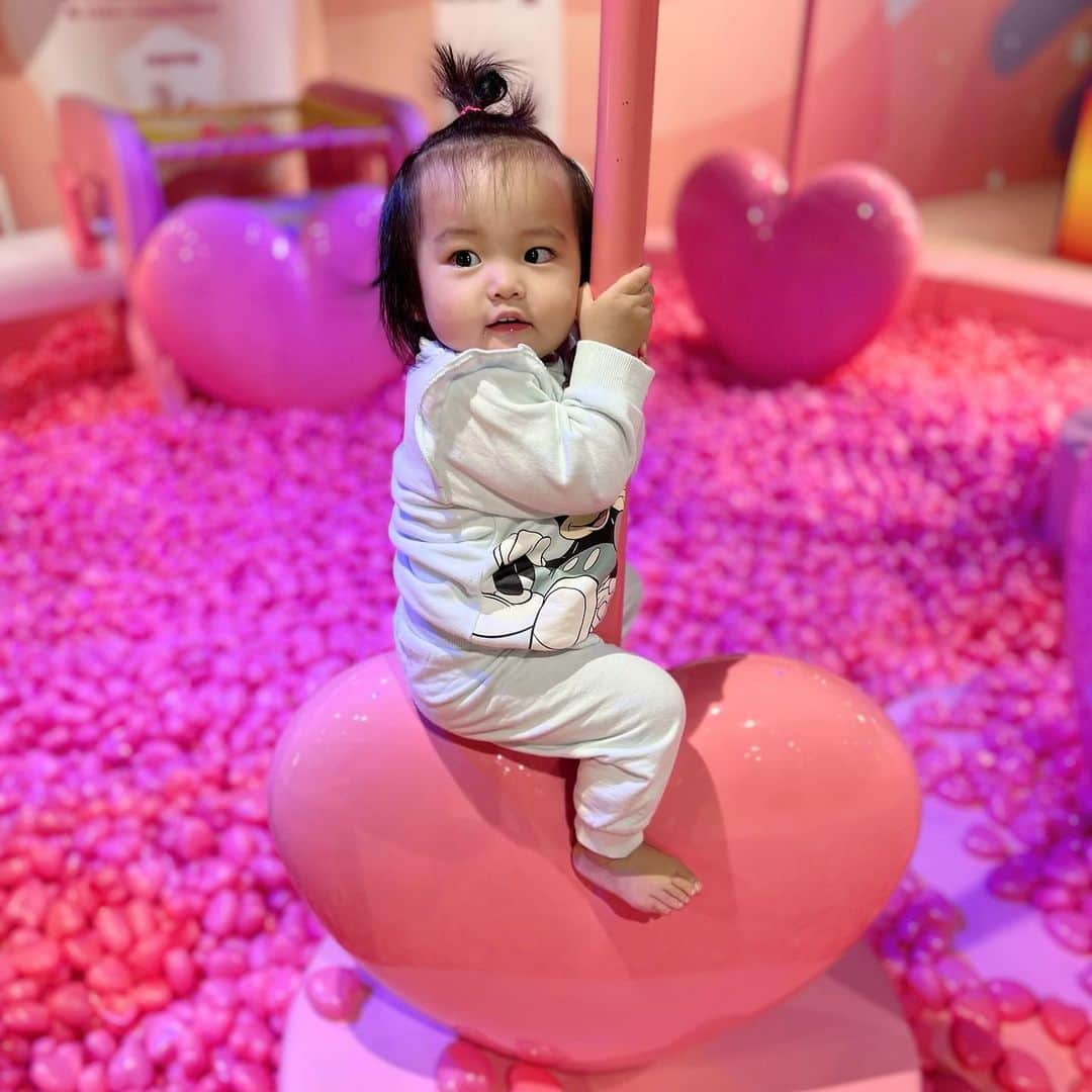 福王寺彩野さんのインスタグラム写真 - (福王寺彩野Instagram)「💗Sunday💗Funday💗 #familyday #familytime #sunday #mydaughter #oneyearsold #babygirl #娘 #1歳 #ちびの #赤ちゃんのいる生活 #女の子ベビー」11月28日 13時31分 - ayano_fukuoji