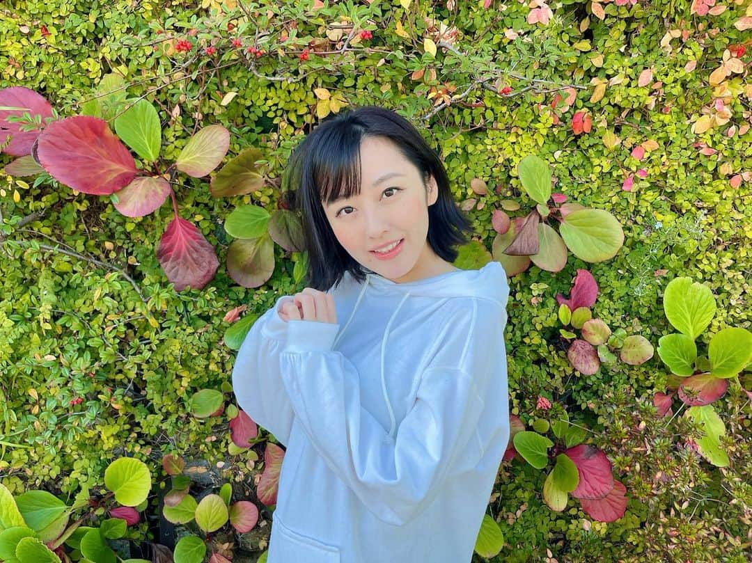 入澤優さんのインスタグラム写真 - (入澤優Instagram)「休日ゆるーく幸せ みんなにも幸せ届け♧  ざわゆの投稿にいいね♡して応援してね📣 皆さんのコメント嬉しいです♡全部読んでます📩💕  #LV #入澤優 #ざわゆー #ビジョビジョ  #ビジョビ  #パーカー #緩い #休日 #脱力 #黒髪ショート #ショートヘア #女優 #パーカーコーデ」11月28日 15時15分 - penchan0327