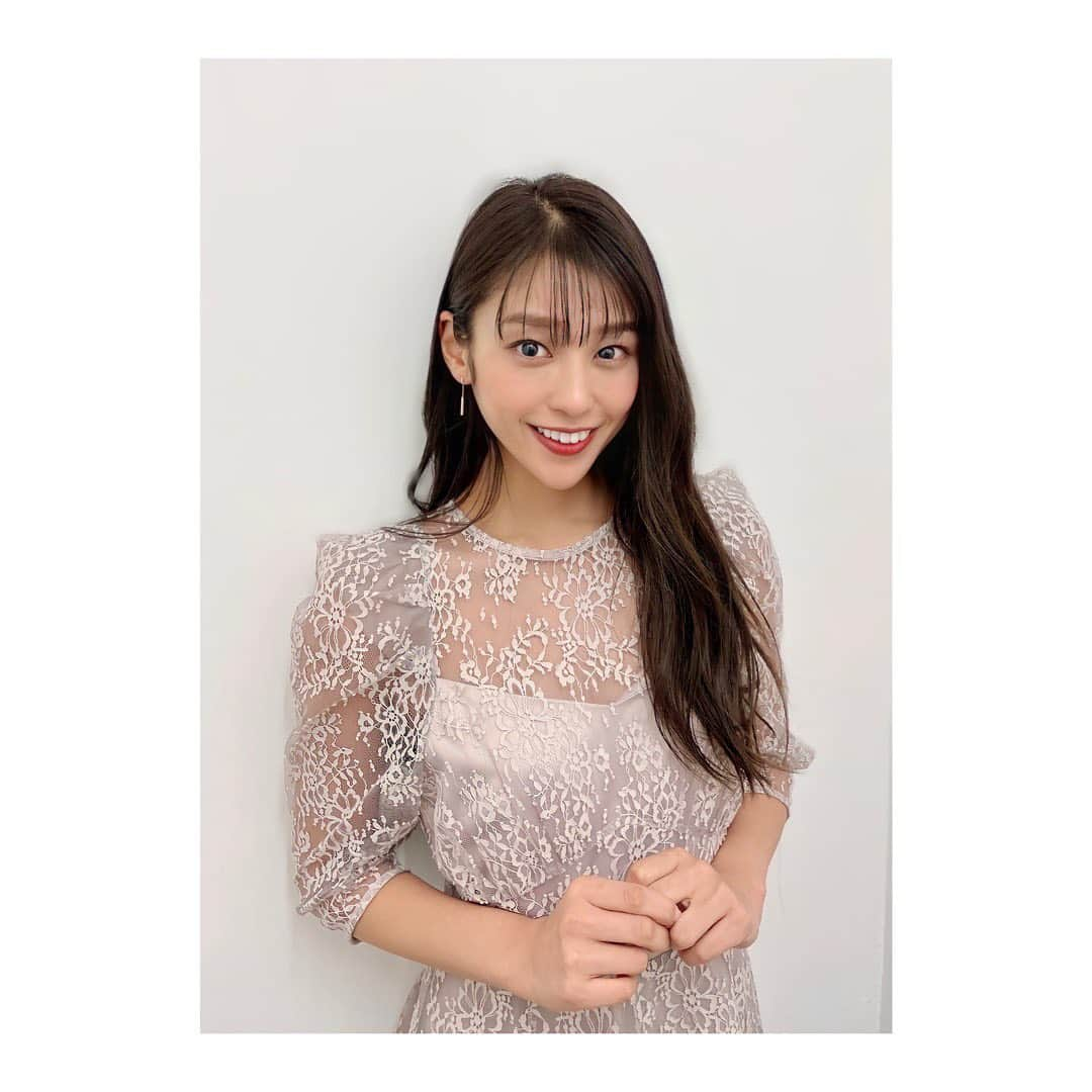 岡副麻希さんのインスタグラム写真 - (岡副麻希Instagram)「. クリスマスも過ぎて年の瀬モードでしょうか？ 私は最近，勢い！！で３本目の親不知を抜き、 ３か月ぶりにカラーしました🍫🤎🍫 ⁡ 基本的にブラウン系の暗めのカラーでお願いしております。今回のトーンは９だそう😉🤎🍫 ⁡ ヘッドスパトリートメントもしてもらって 頭はスッキリ，髪ももちろんとぅるとぅる😮‍💨💖 指がクイっと入る感じでとても気持ちいいのよ🥺✨ ふあーいつもありがとう♡  @hitomimohri   @tierra._.rico   親不知は残り一本🥺🥺🥺 三本とも @nakameguro.dc で抜きました🦷 歯医者さんが苦手というか顎関節症なので極力口を開きたくなくて🥺虫歯治療を投げ出しがちな私ですが🤦🏽‍♀️ それでも、いつ駆け込んでも親身に治療して下さってます😭うううありがとうございます😭😭😭  ⁡ #髪の毛事情 #プラチナグレージュ #親不知 ⁡」12月27日 18時45分 - maki_okazoe_official