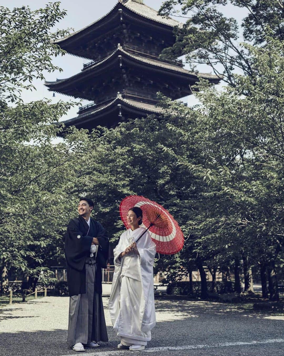 島袋聖南さんのインスタグラム写真 - (島袋聖南Instagram)「京都で前撮りをしました。 とっても素敵に撮って頂き良い思い出になりました☺️🤎🧡 @watabewedding  #ワタベウェディング #watabewedding #ushersphoto #フォト婚リレー #ushers花嫁　#京都ロケーションフォト#フォトウェディング#せなのあウェディング」12月27日 18時46分 - seina4444