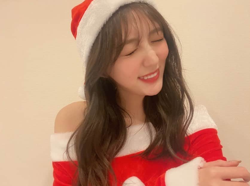 岩﨑名美さんのインスタグラム写真 - (岩﨑名美Instagram)「遅くなっためりくりサンタガール🧑‍🎄🎄 (ファンクラブ用に、、初めて着ましたアラサーなのでちょっと恥ずかしい🥺)  #merrychristmas  #サンタコス」12月27日 19時05分 - nami_iwasaki