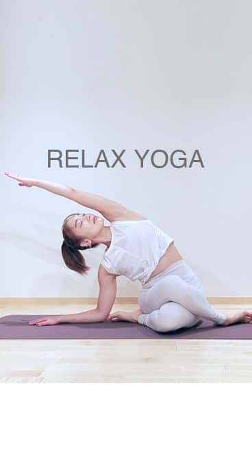 DANSKIN Japanのインスタグラム：「【YOGA LESSON -RELAX-】  年末年始のおこもり期間に向けて、 自宅で気軽に取り入れることのできるヨガ動画を DANSKINアンバサダーの相楽のりこさん @norikosagara_japan とともにレベル別にご紹介いたします。  ▼RELAX YOGA🧘‍♀️Lv.1  本日はヨガが初めての方も無理なく取り入れやすいレベル1のヨガ動画です。  一段と寒さが増して、身体の冷えやこわばりが気になりだした、そんな方にぜひ取り入れていただきたい血流改善が期待できるリラックスヨガです。  丁寧に全身をほぐしてココロとカラダをリラックスさせることで、 寝起きに行えば爽やかな目覚めを 寝る前に行えば快適な眠りに導きます。  1日約5分、日々の習慣に取り入れて ココロとカラダの変化を感じてみてください。  -------------- ▼YOGA WEAR JACQUARD TECH MIDDLE TANK No.DC721351 ￥4,180  DANSKIN ALLONGE LEGGINGS No.DC20108 ￥13,200  どちらもマークダウン対象商品のため、掲載価格の30%OFFでお買い求めいただけます。 ウェア詳細は動画のタグ付けからご覧いただけます。 --------------  #danskin #danskinjapan #ダンスキン #ヨガ動画」