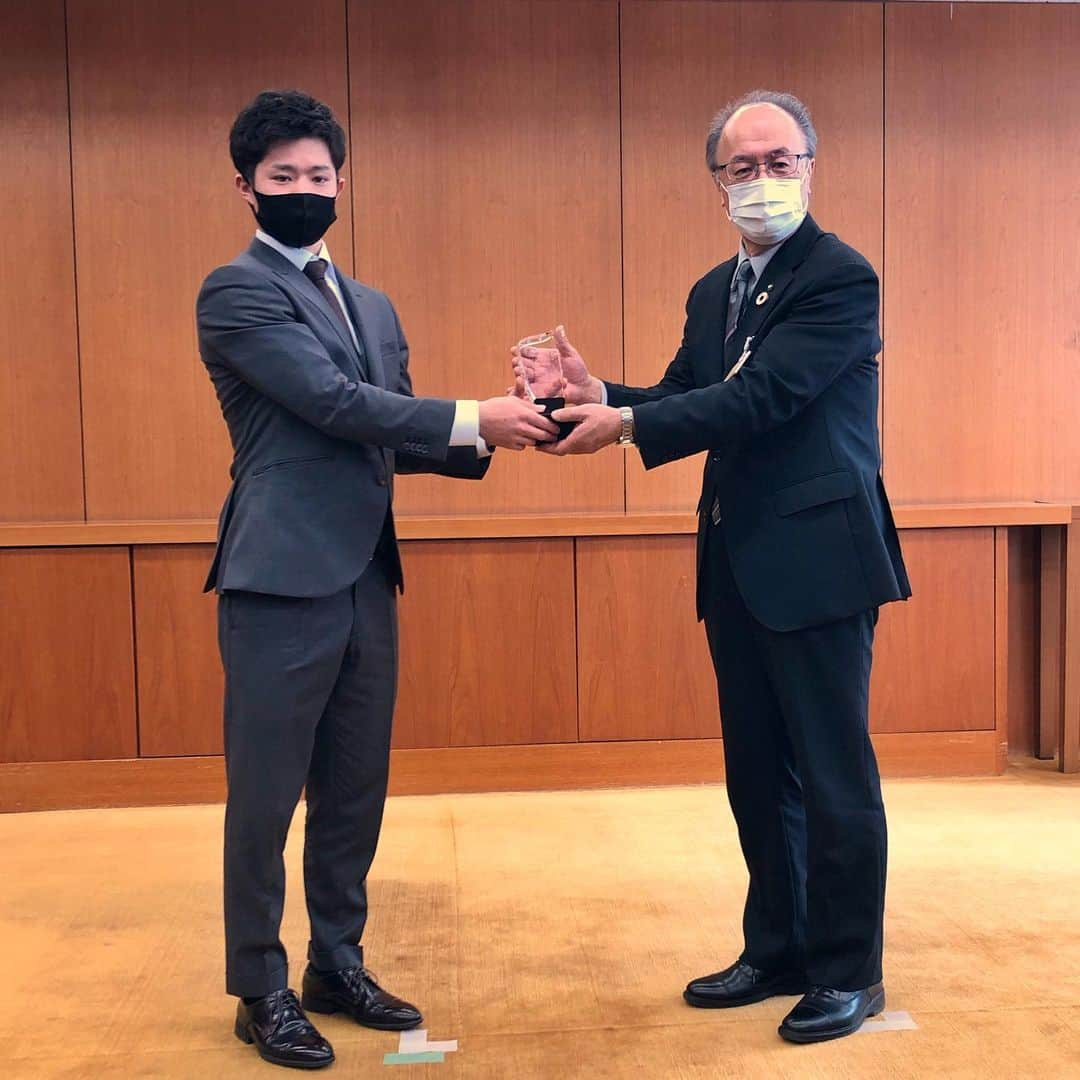 阪神タイガースさんのインスタグラム写真 - (阪神タイガースInstagram)「中野選手が山形県庁を訪問、「山形県スポーツ特別賞」の授与式に参加しました！  #中野拓夢 選手 #山形県  #阪神タイガース」12月27日 19時25分 - hanshintigers_official