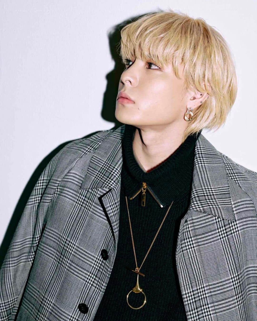 のインスタグラム：「@exile_magazine   photo by SASU TEI(W) @sasutei」