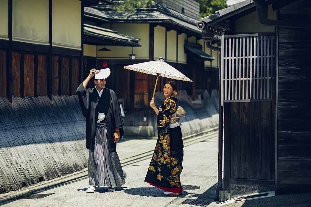 石倉ノアさんのインスタグラム写真 - (石倉ノアInstagram)「京都での前撮り。 ロケーションが良くて2人にとっていい思い出になりました✨ . .. @watabewedding  #ワタベウェディング #watabewedding #ushersphoto #フォト婚リレー #ushers花嫁 #京都ロケーションフォト #フォトウェディング #せなのあウェディング」12月27日 19時51分 - zeppelin.noah