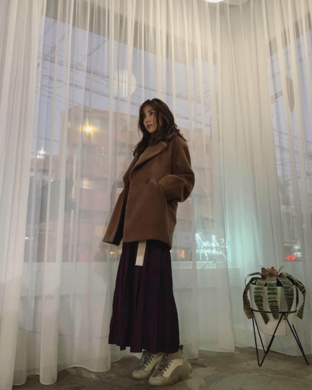石川恋さんのインスタグラム写真 - (石川恋Instagram)「しふく。 リリアンのミドルコート🧸 このくらいの丈のコートを探していたので ぴったりなものが見つかって嬉しい🤎 #ootd #StyledbyRen #LILLIANCARAT」12月27日 20時01分 - ren_ishikawa
