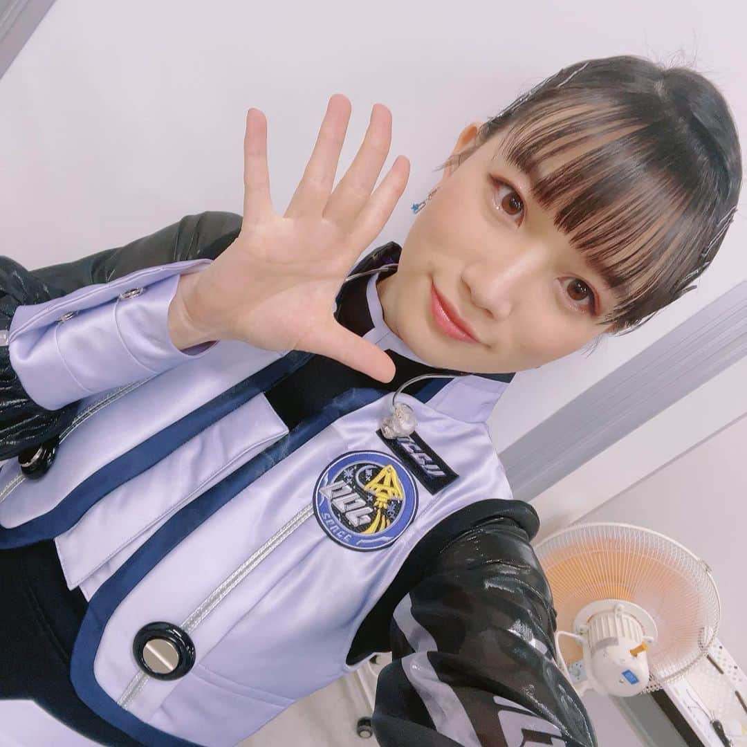 千菅春香のインスタグラム：「. シンデレラガールズ10周年ツアー コスモスターランド🏰🪐✨✨ ありがとうございました！  一度は延期になったこの公演を 年内に、しかも、キャスト＆ダンサーさんみんな揃って行えたなんて、信じられないくらい嬉しいです。しかもしかも、夕美ちゃんも一緒に🌼  特別な夜になりました。本当にありがとうございます！これからもプロデュースよろしくお願いします！  #アイドルマスターシンデレラガールズ  #松永涼」
