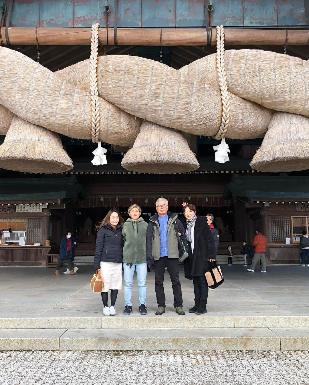 横山久美さんのインスタグラム写真 - (横山久美Instagram)「岡山の父ちゃん母ちゃん 去年はコロナで行けなかったので やっとなみちゃん連れて行けました！ 長居してたので今はおっきな家がとても静かで寂しいでしょう🤔w  そして改めてつなちゃんおめでとう㊗️ 津信のみんなもわざわざ来てくれたり会えてよかった！ ほんまにありがとう！  なみちゃんも初めての地で緊張したと思うけどありがと😊！ みんなに紹介出来てよかった。 また色々落ち着いたら集まろう！  そしてこんな僕等を心良く受け入れてくれてありがとう😍！」12月27日 12時19分 - yoko10_official