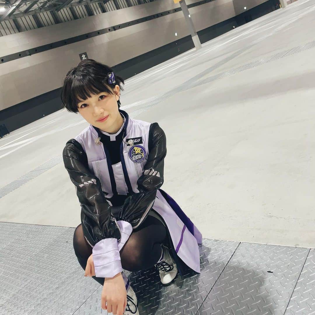 千菅春香のインスタグラム：「. 相葉夕美役の木村珠莉ちゃんが撮ってくれた、1日目のクールな写真🪐  珠莉ちゃんセンス良すぎ！ かなり細部まで木村Pのディレクションあってのこの写真です。笑」