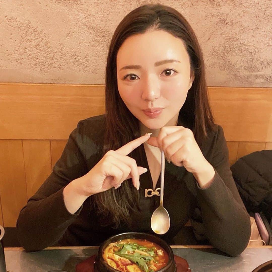 木下マリアさんのインスタグラム写真 - (木下マリアInstagram)「.  辛いもの定期的に食べたくなる🙄！ 早く韓国いけるようにならないかなぁ💭  今日仕事納めの人も多いよね🎍 今年一年お疲れ様でした✨  来年は絶対に達成したい目標があるから、今年のことは今年のうちに片付けてしっかりスタート切りたいなぁと思う🐯！  .  #韓国料理 #仕事納め #年末」12月27日 13時15分 - maria.kr.228