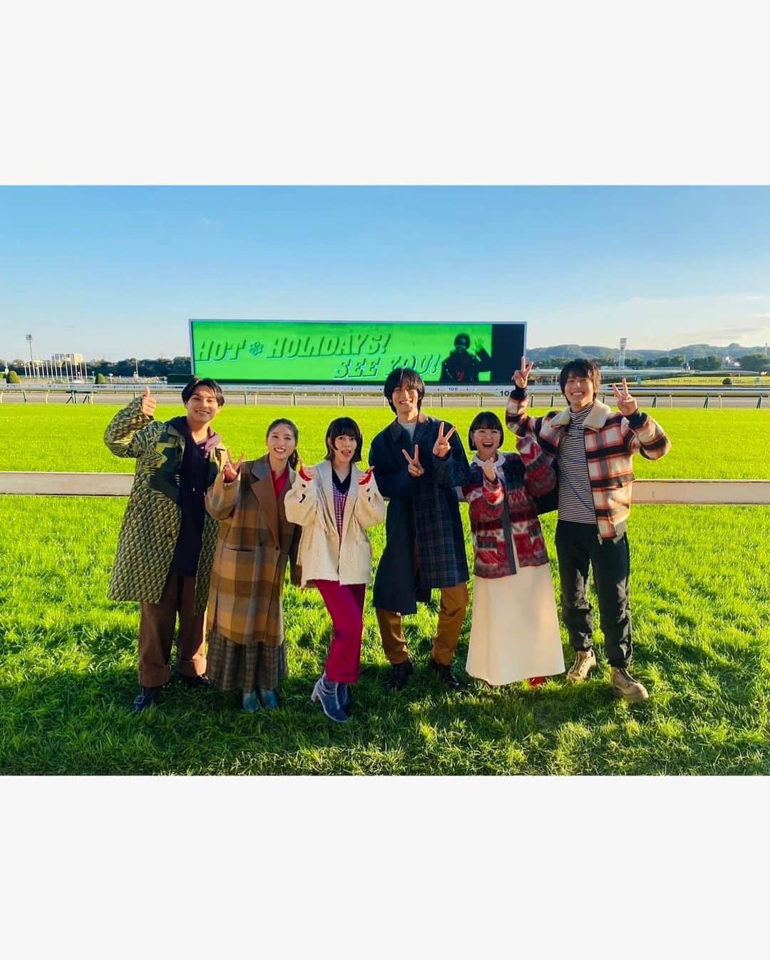 葵わかなのインスタグラム：「有馬記念🐎  関わられた皆様お疲れ様でした。  1着のエフフォーリア おめでとうございます！🎉👏  そして、改めて3年間ありがとうございました✨  HOTHOLIDAYS!  #JRA #松坂桃李　さん#高畑充希　さん#柳楽優弥　さん#土屋太鳳　さん#中川大志　さん#葵わかな」