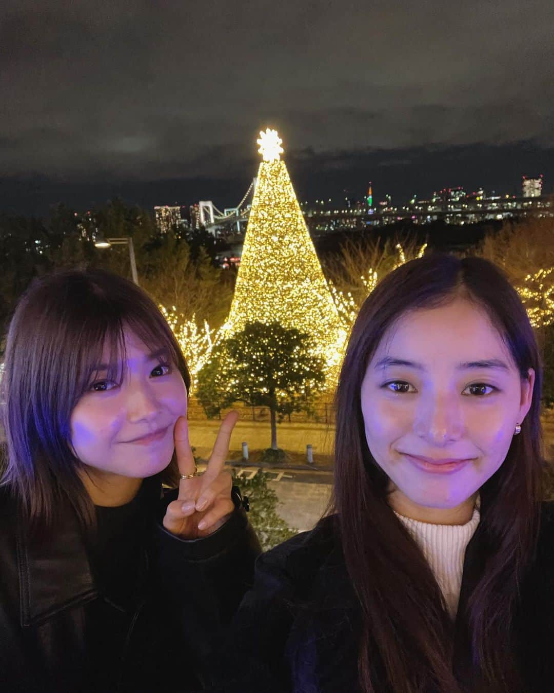 新木優子さんのインスタグラム写真 - (新木優子Instagram)「メリークリスマスでしたね🎅♡  ということで少し前にりっちゃんとご飯に行ってイルミネーションをフラーっと見に行った時の写真を☺️  実は新しいカメラをゲットしまして。りっちゃんに撮らせてーとお願いしたらぜひーと言ってくれた優しいりっちゃん☺️  可愛い可愛いりっちゃんをどうぞ🎅♡」12月27日 20時19分 - yuuuuukko_