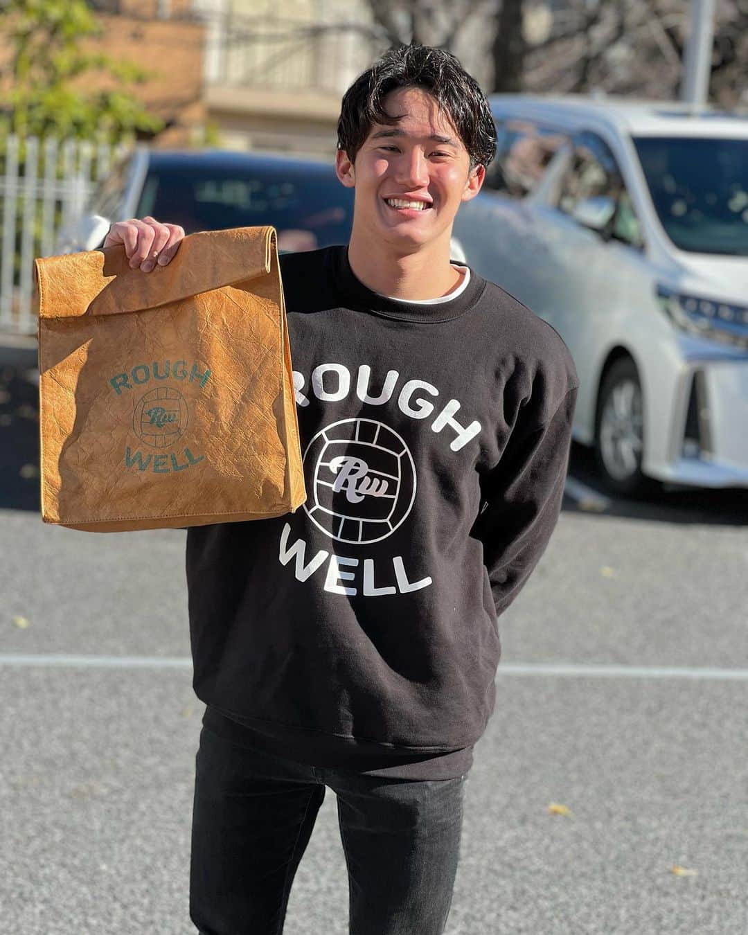 荒井陸のインスタグラム：「☑︎ 今年もあと5日🤽‍♂️⚫️  ジュニアの皆さん、全日本ユースお疲れ様でした! 男子は神奈川が優勝。女子は京都が優勝。 おめでとうございます。  #RoughWell #Waterpolo #あつ私服」