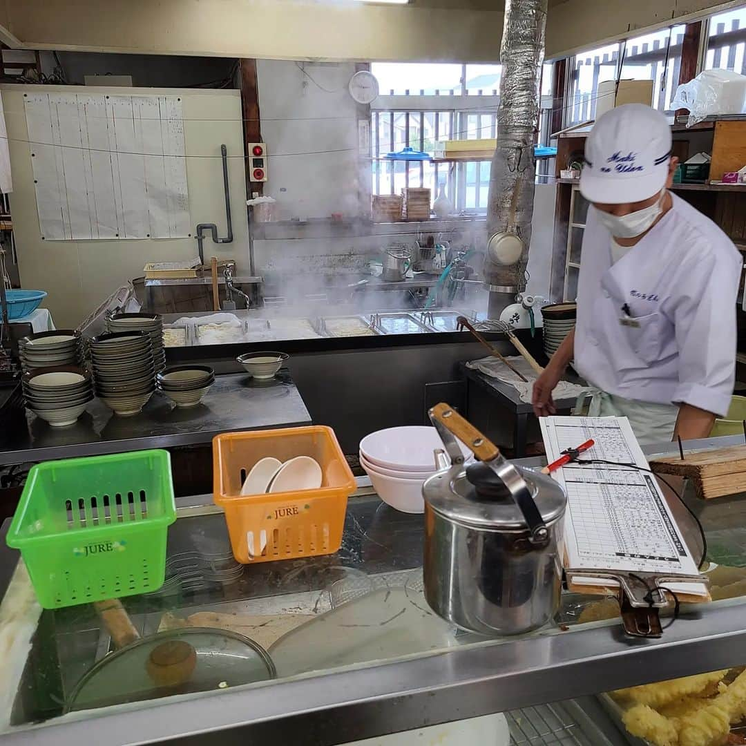 床嶋佳子さんのインスタグラム写真 - (床嶋佳子Instagram)「福岡の「牧のうどん」です‼️😋🎶 ごぼう天にわかめトッピング 福岡のやわいうどん  ボリュームたっぷり❗お腹いっぱいになりましたぁ‼️ #牧のうどん」12月27日 15時09分 - yoshiko.tokoshima