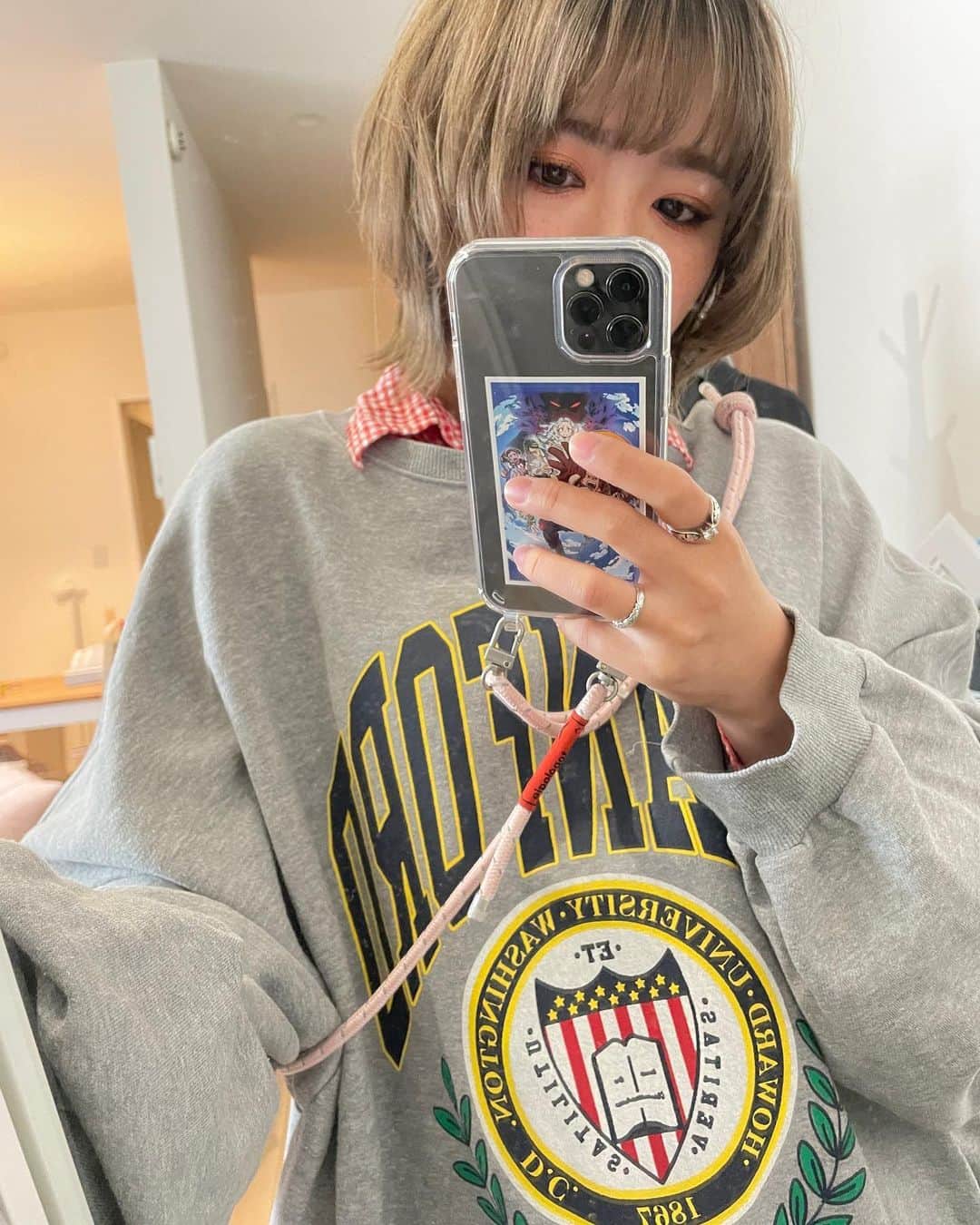 Shioneのインスタグラム：「めちゃくちゃ便利で届いてから愛用しまくってるケースとストラップ🥰♥️ ㅤㅤㅤㅤㅤㅤㅤㅤㅤㅤㅤㅤㅤ 大好きな回のヒロアカシールももちろん移し替えたよ🙆🏽‍♀️❤️笑(推しはいないけど) ㅤㅤㅤㅤㅤㅤㅤㅤㅤㅤㅤㅤㅤ  10%OFF クーポンコードをもらったよ✨ 「shione-10」 有効期限 2022/3/31 まで🌿♥️ ㅤㅤㅤㅤㅤㅤㅤㅤㅤㅤㅤㅤㅤ  @topologie.jp #topologie #ヴァードン #ドロマイツ #pr #iPhoneケース #ストラップ  ㅤㅤㅤㅤㅤㅤㅤㅤㅤㅤㅤㅤㅤ」