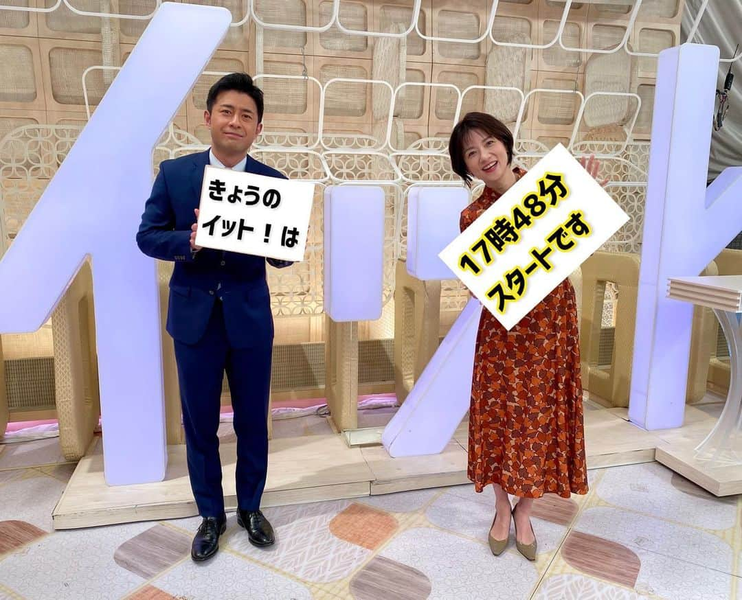 フジテレビ「プライムニュース イブニング」さんのインスタグラム写真 - (フジテレビ「プライムニュース イブニング」Instagram)「きょうの#イット ！は 約2時間遅い17時48分スタートです   ●数年に一度“ #最強寒波 ”各地で #記録的大雪 ●東京で感染増の中… #無料PCR検査 拡大 ●神社にナゾの #落書き … #防犯カメラ に“不審な男” ●今年の事件簿！紀州ドンファン&凶悪工藤会&撮り鉄トラブル&被害男性が語った“硫酸男”   ぜひご覧ください #加藤綾子 @ayako_kato.official #榎並大二郎 @enami_daijiro   #梅津弥英子 @yaeko.umezu   #柳澤秀夫   #ガチャピン @gachapin_official #三井良浩   #山本賢太 @yamamoto_kenta.yamaken  #フジテレビ #アナウンサー 公式HP：https://www.fujitv.co.jp/livenews_it/ FNNプライムオンライン：https://www.fnn.jp/」12月27日 15時39分 - livenews_it