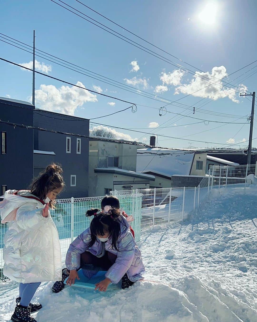 西山茉希さんのインスタグラム写真 - (西山茉希Instagram)「ヌルッとはじまった冬休み。 母さんの出張同行でスターてぃん。  #弾丸一泊 #五感をフルに #非日常な景色を吸収せよ #❄️⛄️❄️  好物の聖地。 5歳の食べ方がアダルトで二度見した。  #🍣 #冬のスーパーフード祭」12月27日 16時33分 - maki.nshiyama50