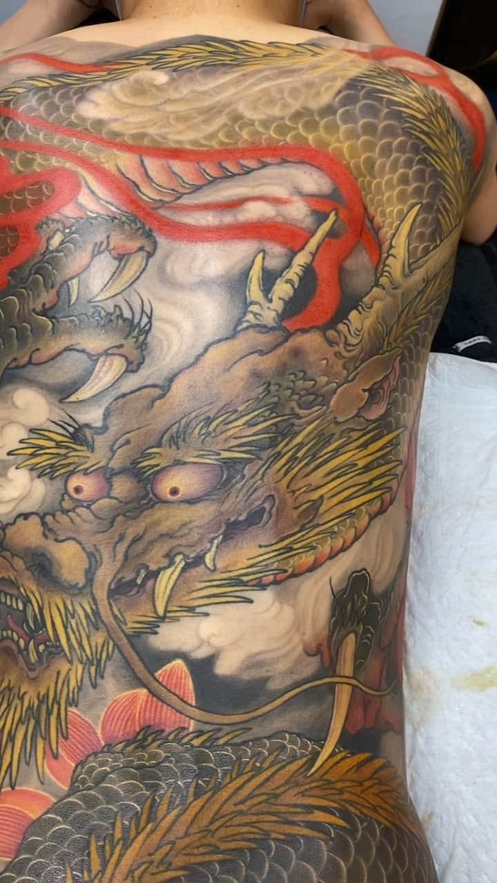 SHIGEのインスタグラム：「Finished Ryu and Hasu,, some details,, Actually, his long journey is still going on,, Keep blazing,, Thank you Kakeru! @kakeru808 Otsukaresama deshita!  #shige #shigetattoo #shigeyellowblaze #yellowblazetattoo #黄炎 #龍 #蓮 #宝珠 #日本刺青 #ryu #hasu #lotus #houju #japanesetattoo #japaneseart @bishoprotary #bishoprotary @inkeeze #inkeeze #dipcaps #bishopfamily @fusionink #fusionink #fusioninkproteam」