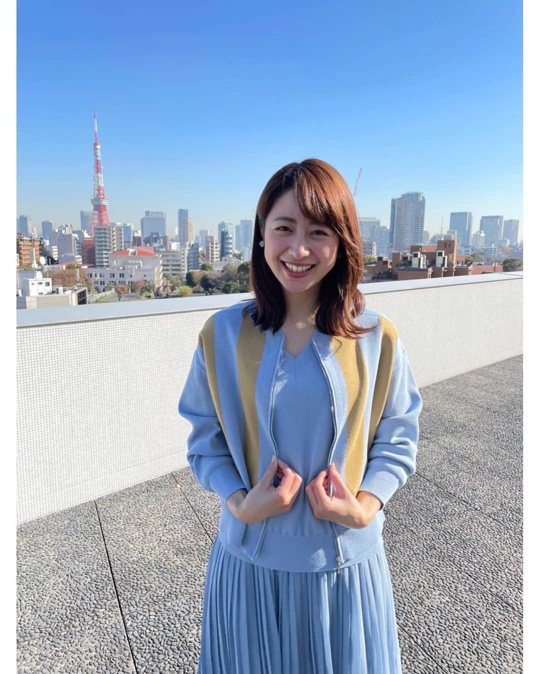 林美沙希さんのインスタグラム写真 - (林美沙希Instagram)「. 今週もよろしくお願いします。 仕事納めまで全力で頑張ります🧤 . 寒い一日ですね。 地元の名古屋では雪が降りました⛄️ 地域によっては 車の立ち往生なども起きているので、 運転される方もどうかお気をつけください。  #annニュース #林美沙希#衣装 #apaiserlame #ワンピース」12月27日 18時33分 - misaki0hayashi