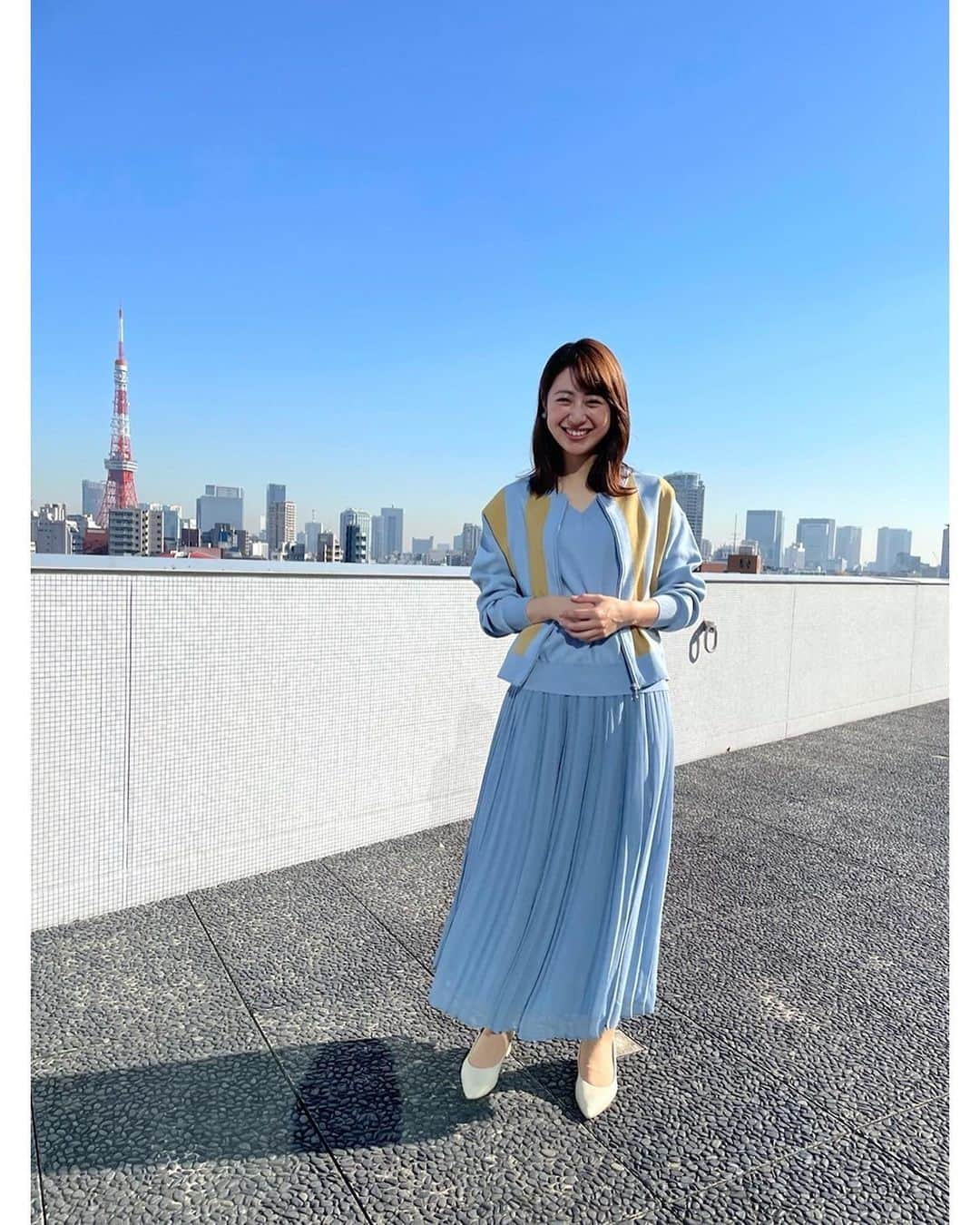 林美沙希さんのインスタグラム写真 - (林美沙希Instagram)「. 今週もよろしくお願いします。 仕事納めまで全力で頑張ります🧤 . 寒い一日ですね。 地元の名古屋では雪が降りました⛄️ 地域によっては 車の立ち往生なども起きているので、 運転される方もどうかお気をつけください。  #annニュース #林美沙希#衣装 #apaiserlame #ワンピース」12月27日 18時33分 - misaki0hayashi