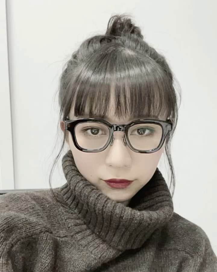 庄司芽生のインスタグラム：「久しぶりに顔！地元の親友がこの動画可愛いってわざわざ連絡くれたからこっちにも載せちゃう😂✊✨2枚目はおまけで #めいの服 ✌️」