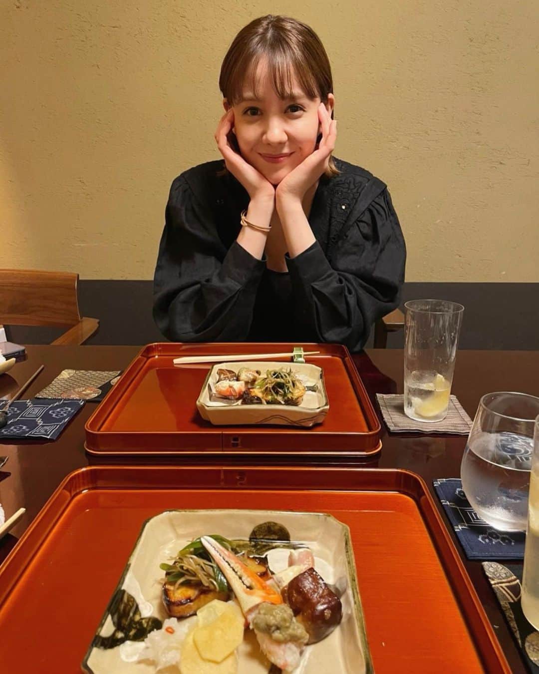 トリンドル玲奈さんのインスタグラム写真 - (トリンドル玲奈Instagram)「春菜さんと食事に🦀  蟹なんて久しぶりに食べました。 贅沢だったぁ。  幸。」12月23日 21時49分 - toritori0123