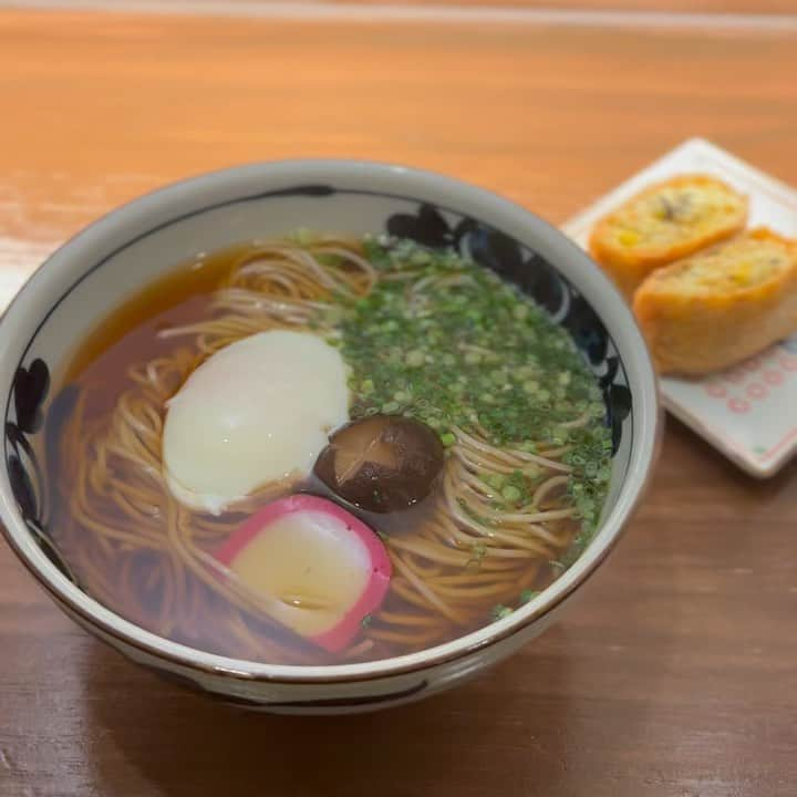 ヒョンア のインスタグラム：「. 온소바 먹고 잠시 일본 다녀왔습니다.  크🥲  따뜻한 오후 되세요🍜 . #일식맛집#가조쿠#온소바#혼밥」