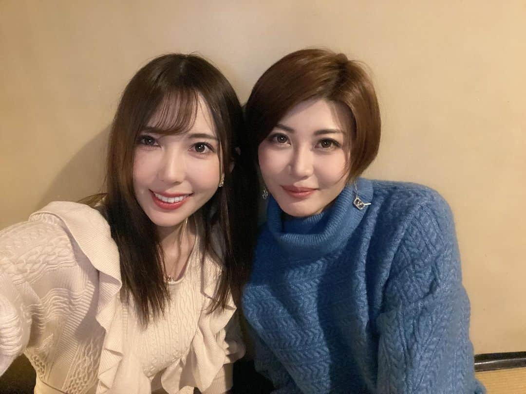 波多野結衣さんのインスタグラム写真 - (波多野結衣Instagram)「おっしーと美味しいお鍋食べに行ったよ🥰❤️  いつも優しくて芯がしっかりしてるし包み込んでくれるから、おっしーは後輩なのに安心感あってお姉ちゃんって感じ🥺💓  今も色々頑張り続けてて尊敬する😊✨ . . #お鍋 #しゃぶしゃぶ  #代官山間人  #安心感 #優しい #尊敬  #推川ゆうり #波多野結衣」12月23日 15時48分 - hatachan524