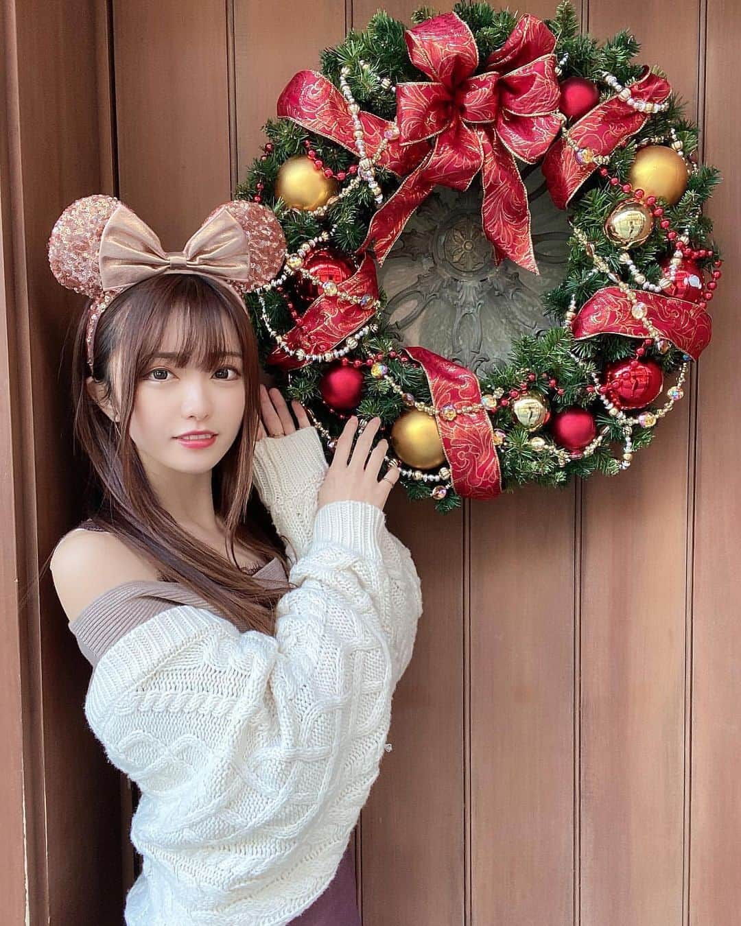 美女美容事情さんのインスタグラム写真 - (美女美容事情Instagram)「《クリスマスディズニー🐭 🏰🎄》 *⁠ 今回ご紹介させて頂きますのは!!👀❤︎⁠⠀ みやびさん< @mi_yavivi >の素敵なお写真📸⁠⠀⁠⠀⁠⠀⁠ *⁠⠀⁠⠀⁠⠀⁠⠀ Christmas期間のディズニー羨ましいです🤩🎄 カチューシャも似合っていて可愛すぎです💖🐭 *⠀⁠⠀⁠⠀⁠⠀⁠⠀ みやびさん< @mi_yavivi > ⁠⠀⁠⠀⁠⠀⁠⠀ 素敵な投稿ありがとうございました☺️📸✨ *⠀⁠⠀⁠⠀⁠⠀⁠⠀ みやびさんのアカウントには他にも素晴らしい投稿が沢山ありますので是非覗いてみてくださいね💁‍♀️💙⁠⠀⁠⠀⁠⠀⁠⠀ *⠀⁠⠀⁠⠀⁠⠀⁠⠀ △▼△▼△▼△▼△▼△▼△▼△▼△▼ ⁠⠀⁠⠀⁠⠀ ❤🧡💛「美女美容事情」💚💙💜⠀⠀⠀⠀⠀⠀⠀⠀⠀⠀⠀⠀⠀⠀⁠⠀⁠⠀⁠⠀⁠⠀⁠⠀ 👇掲載ご希望の方は👇⠀⠀⠀⠀⠀⠀⠀⠀⠀⠀⠀⠀⠀⠀⠀⁠⠀⁠⠀⁠⠀⁠⠀⁠⠀ @b_b_j.jタグ付けと🖤 #ビジョビ ⁠⠀ 🖤タグ付けお願いします✨⠀⠀⠀⠀⠀⠀⠀⠀⠀⠀⠀⠀⠀⠀⠀⁠⠀⁠⠀⁠⠀⁠⠀⁠⠀ △▼△▼△▼△▼△▼△▼△▼△▼△▼ ⁠⠀⁠ #ディズニー #tdl  #ディズニー好き  #ディズニー女子  #ディズニーガール #ディズニーコーデ #ディズニーランド #クリスマスディズニー #東京ディズニーリゾート #東京ディズニーランド #tokyodisneyresort  #tokyodisneyland #disneyland #夢の国」12月23日 17時04分 - b_b_j.j