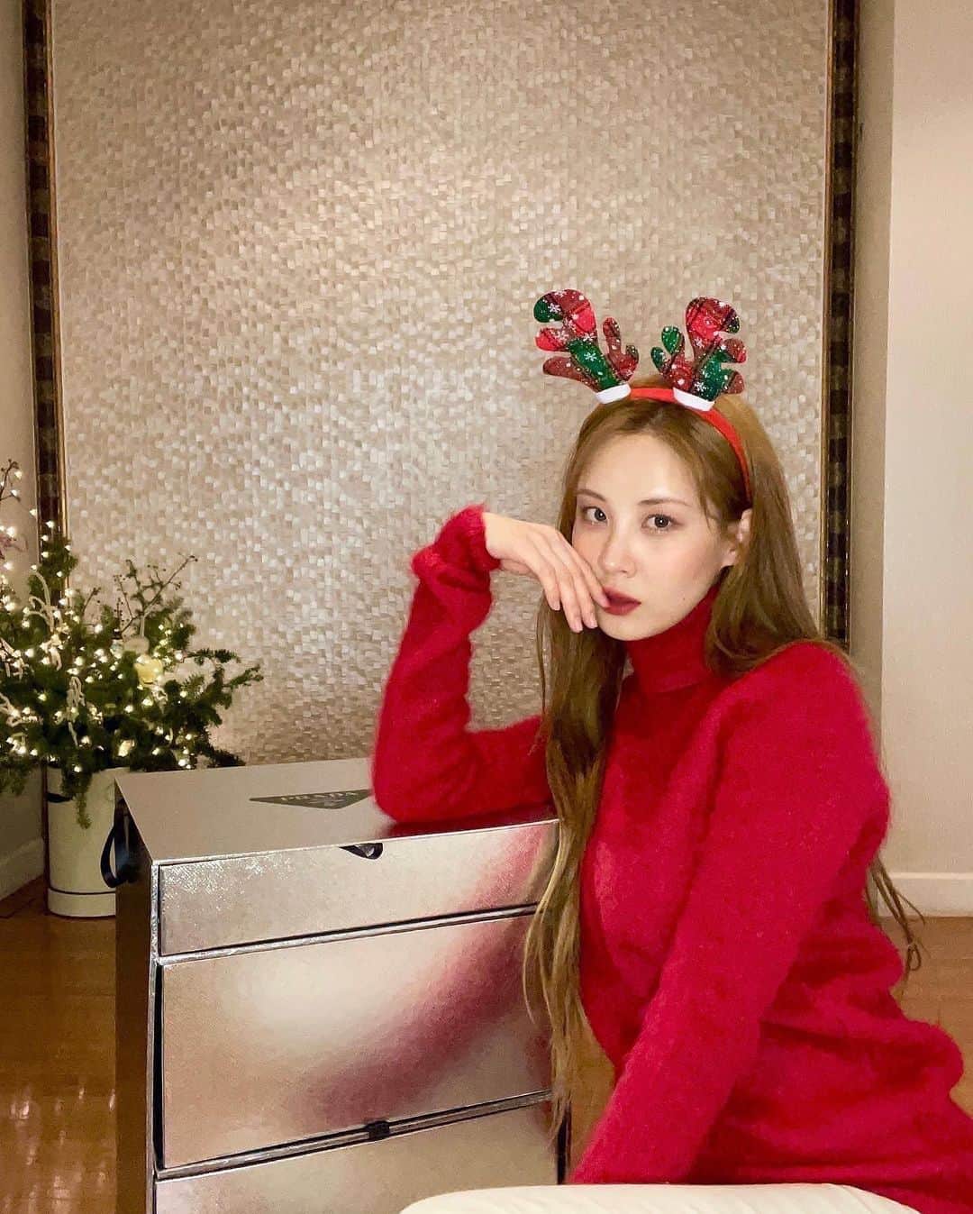 ソヒョンさんのインスタグラム写真 - (ソヒョンInstagram)「Happy holiday with #prada ❤️」12月23日 17時14分 - seojuhyun_s