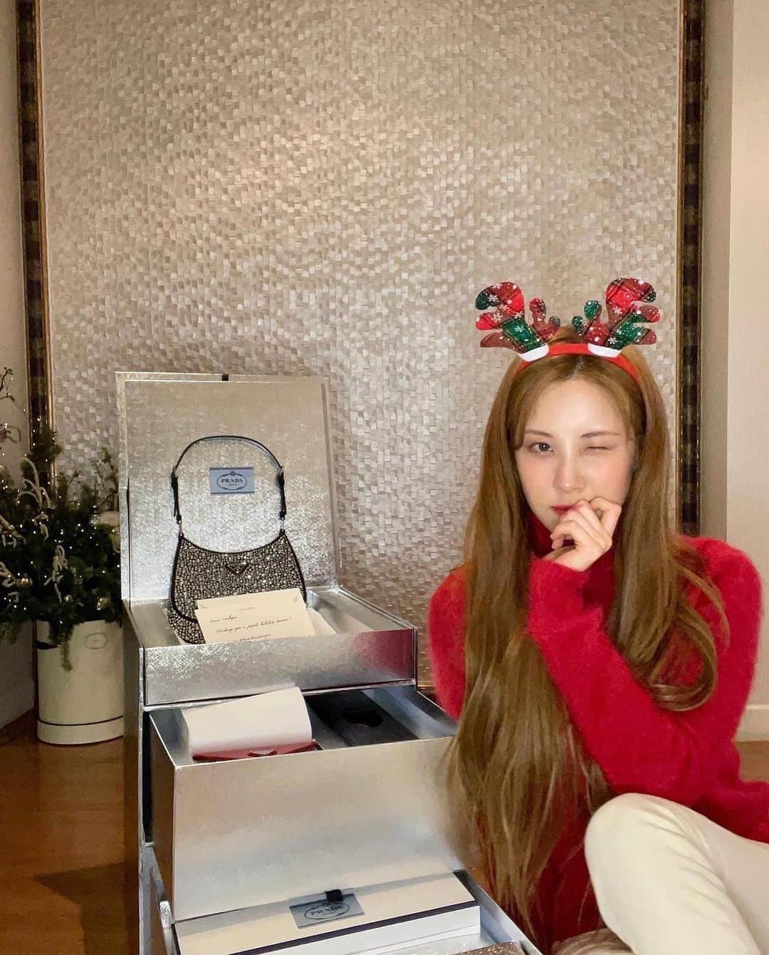 ソヒョンさんのインスタグラム写真 - (ソヒョンInstagram)「Happy holiday with #prada ❤️」12月23日 17時14分 - seojuhyun_s