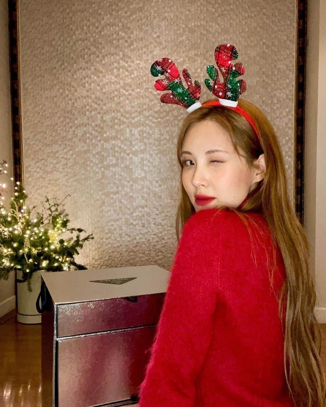 ソヒョンさんのインスタグラム写真 - (ソヒョンInstagram)「Happy holiday with #prada ❤️」12月23日 17時14分 - seojuhyun_s