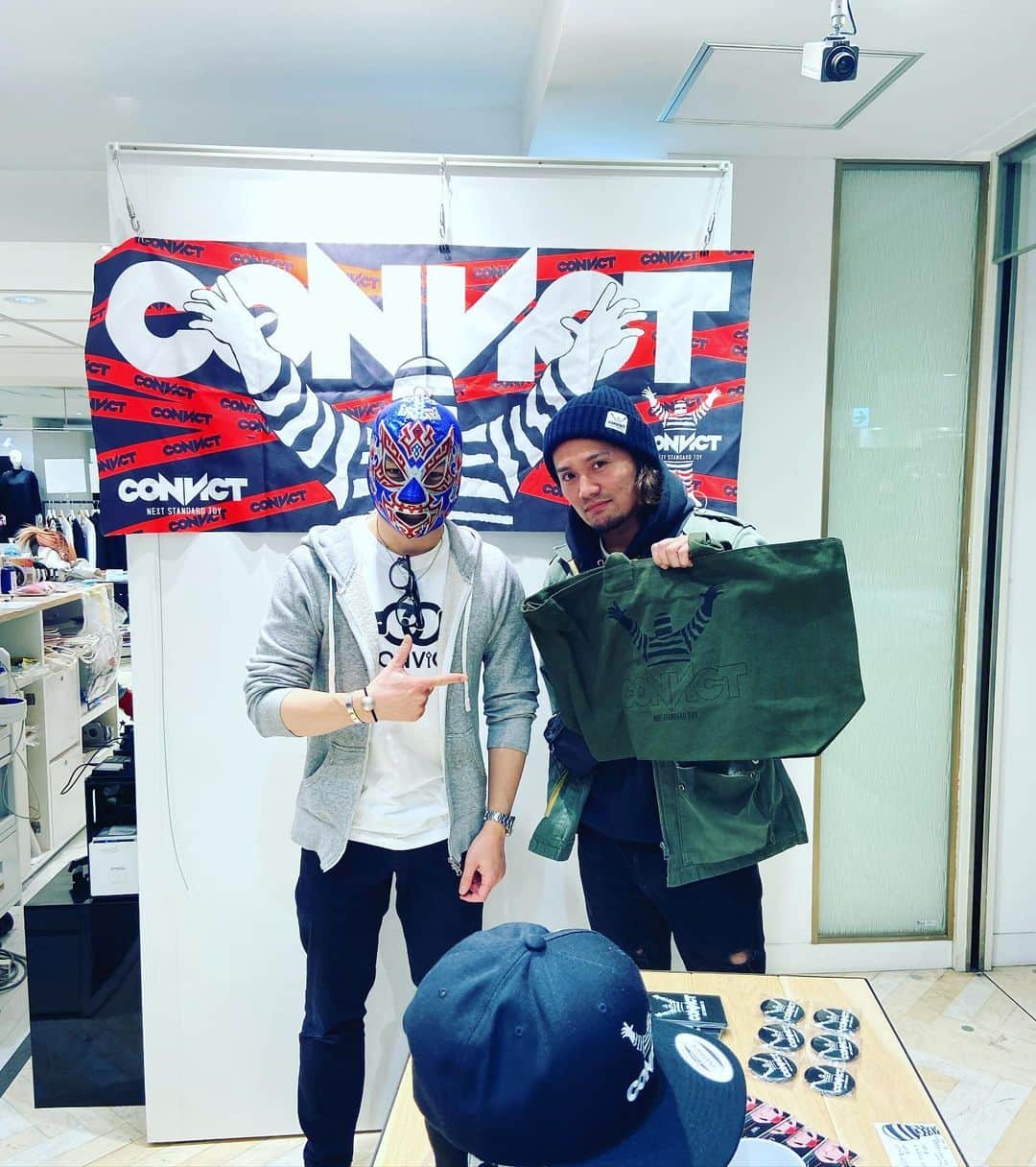 進祐哉のインスタグラム：「🔥🔥🔥のリキマルクさんを収監しに行ってきました👮🏻‍♂️ ありがとうございました👏  #theconvict  #コンビクト男子」