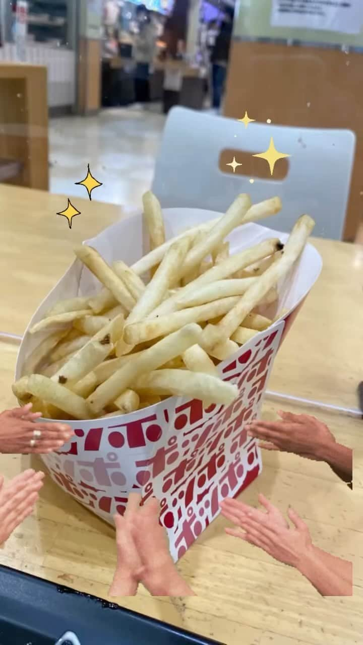 小嶋亜由美のインスタグラム：「世の中のポテトのバック 全部コレになればいいのに  #ポッポ  #ポッポのポテト  #ポッポ大好き  #ラーメン激安 #ヨーカドーといえばポッポ」