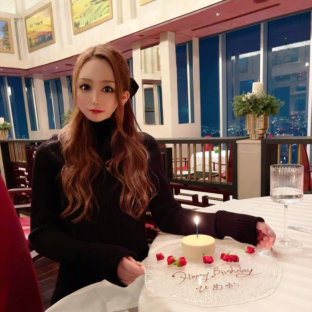 HIMEKAのインスタグラム：「. . 行ってみたかったレストラン🥂 24歳の誕生日に行けて嬉しい🌹 . . とっても夜景きれいだった😮‍💨❤️ 景色のいいお店って気分も良くなる😌 . . #エノテーカピンキオーリ #ディナー」