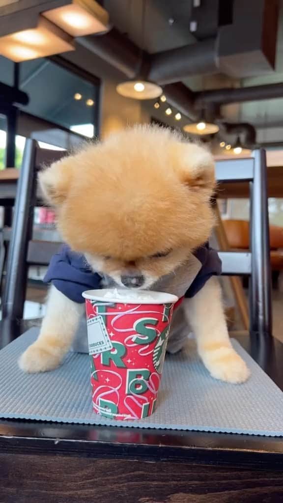 jiffのインスタグラム：「☁️」
