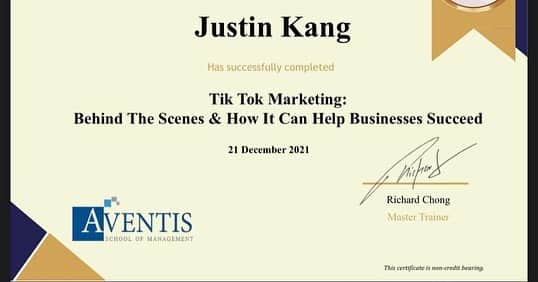 RCEOさんのインスタグラム写真 - (RCEOInstagram)「Thanks to Aventis School of Management for providing this chance that allowed me to share vital information on Tik Tok marketing with a greater spectrum of audiences.  Andy Lau once said :学到就要教，teach if you have learned.  Hope you have attended a fruitful webinar, see you next time! 😁  #roehamptonuniversity #tiktok #marketingdigital #digitalmarketing #webnair #online#likeforlikes」12月23日 19時52分 - rccr7