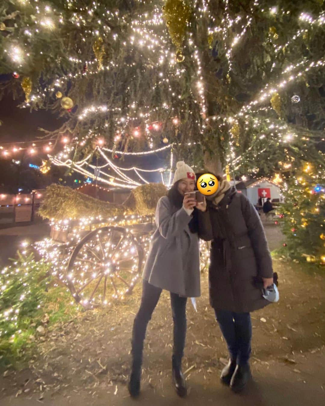 里彩さんのインスタグラム写真 - (里彩Instagram)「The Christmas market in Geneva🎄✨  キラキラのイルミネーション🎄 その場にいた人たちもみんなニコニコ🥰キラキラしてました🥰🥰✨  #chrismasmarket #geneva #クリスマスマーケット #ジュネーヴ #ジュネーヴ生活」12月23日 20時15分 - risa_gram611