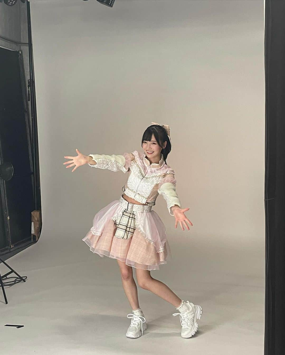 白石夢来さんのインスタグラム写真 - (白石夢来Instagram)「#YOYOYO  のメンバーとしてアイドルデビューさせていただくことになりました🐑  ゆらゆらさせちゃうぞ！ ゆらゆらポニーテールとピンク担当　由良ゆらこと、由良ゆらです💓  これからもっと色々な姿をみせて、全力で頑張る由良ゆらを推して絶対後悔させません！ 応援していただけたら嬉しいです♡」12月23日 20時17分 - yurayura_yuuura