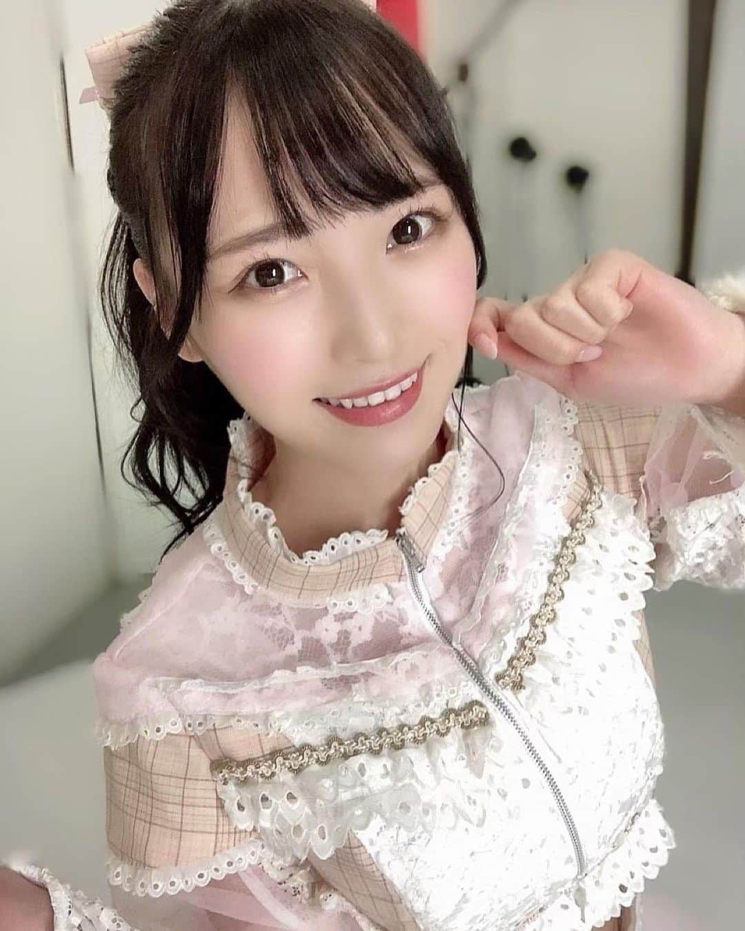 白石夢来さんのインスタグラム写真 - (白石夢来Instagram)「#YOYOYO  のメンバーとしてアイドルデビューさせていただくことになりました🐑  ゆらゆらさせちゃうぞ！ ゆらゆらポニーテールとピンク担当　由良ゆらこと、由良ゆらです💓  これからもっと色々な姿をみせて、全力で頑張る由良ゆらを推して絶対後悔させません！ 応援していただけたら嬉しいです♡」12月23日 20時17分 - yurayura_yuuura