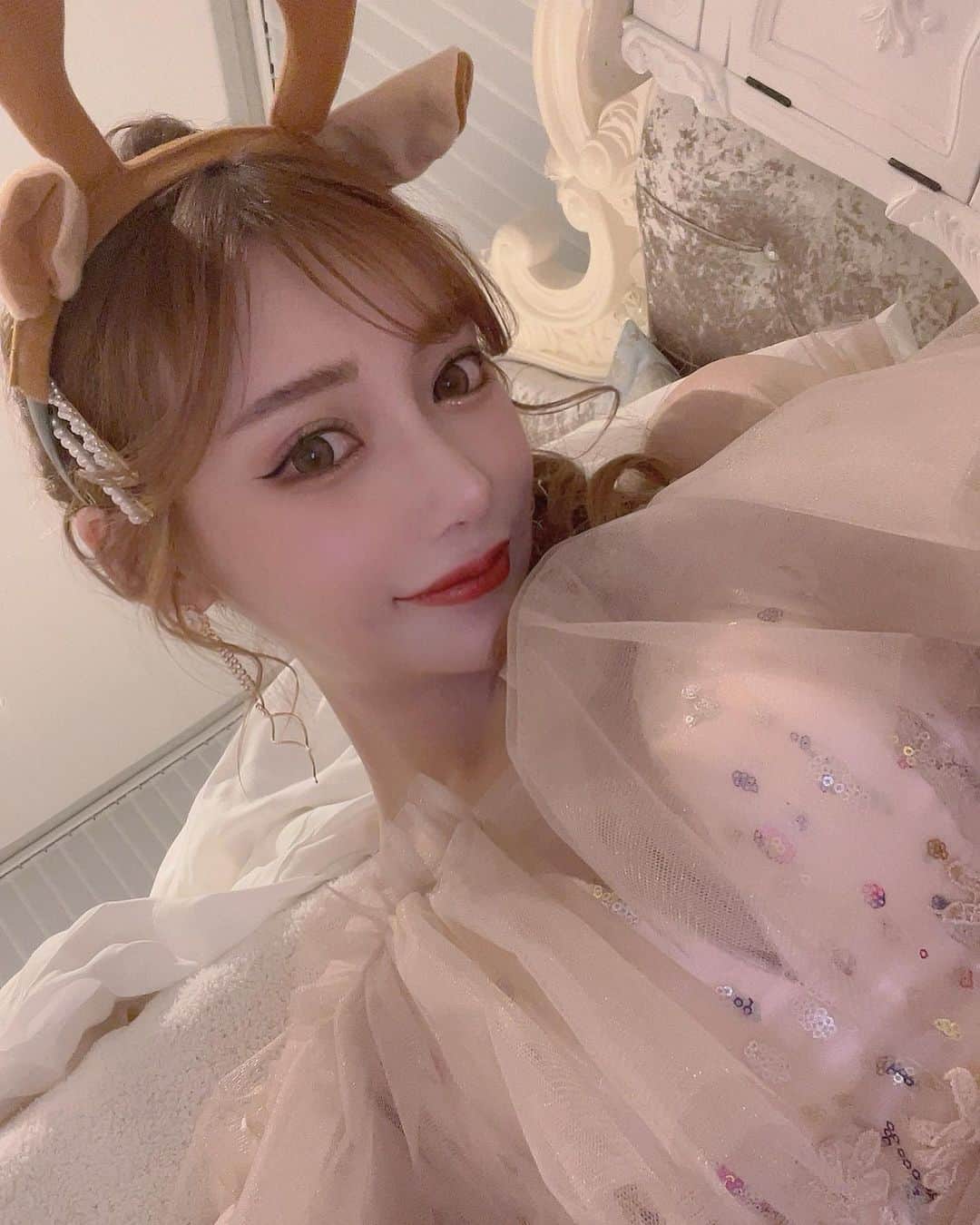 明日花キララのインスタグラム：「ツノ生えた🤎乗ってみる？🦌」